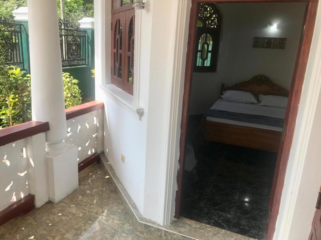 Kingz And Queenz - Negombo Exterior photo